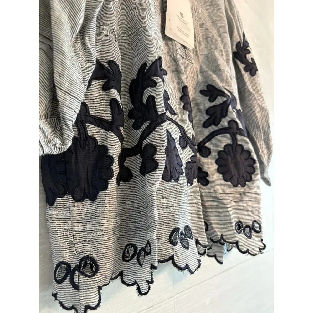 Rose & Rose Kitt Charcoal Trellis Applique Baloon Sleeve Top - Picture 3 of 8